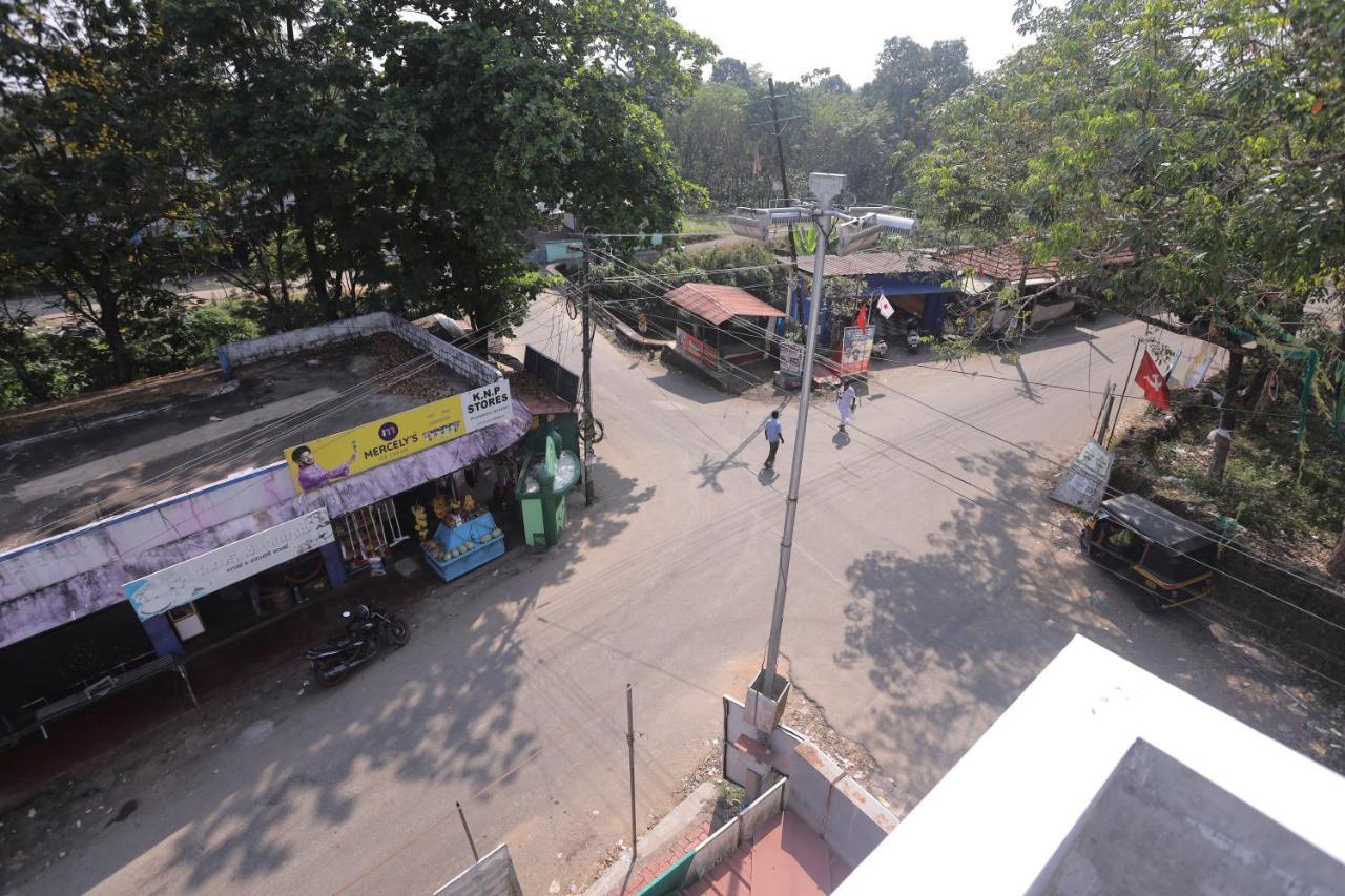 New Star Homes Kotamangalam Luaran gambar