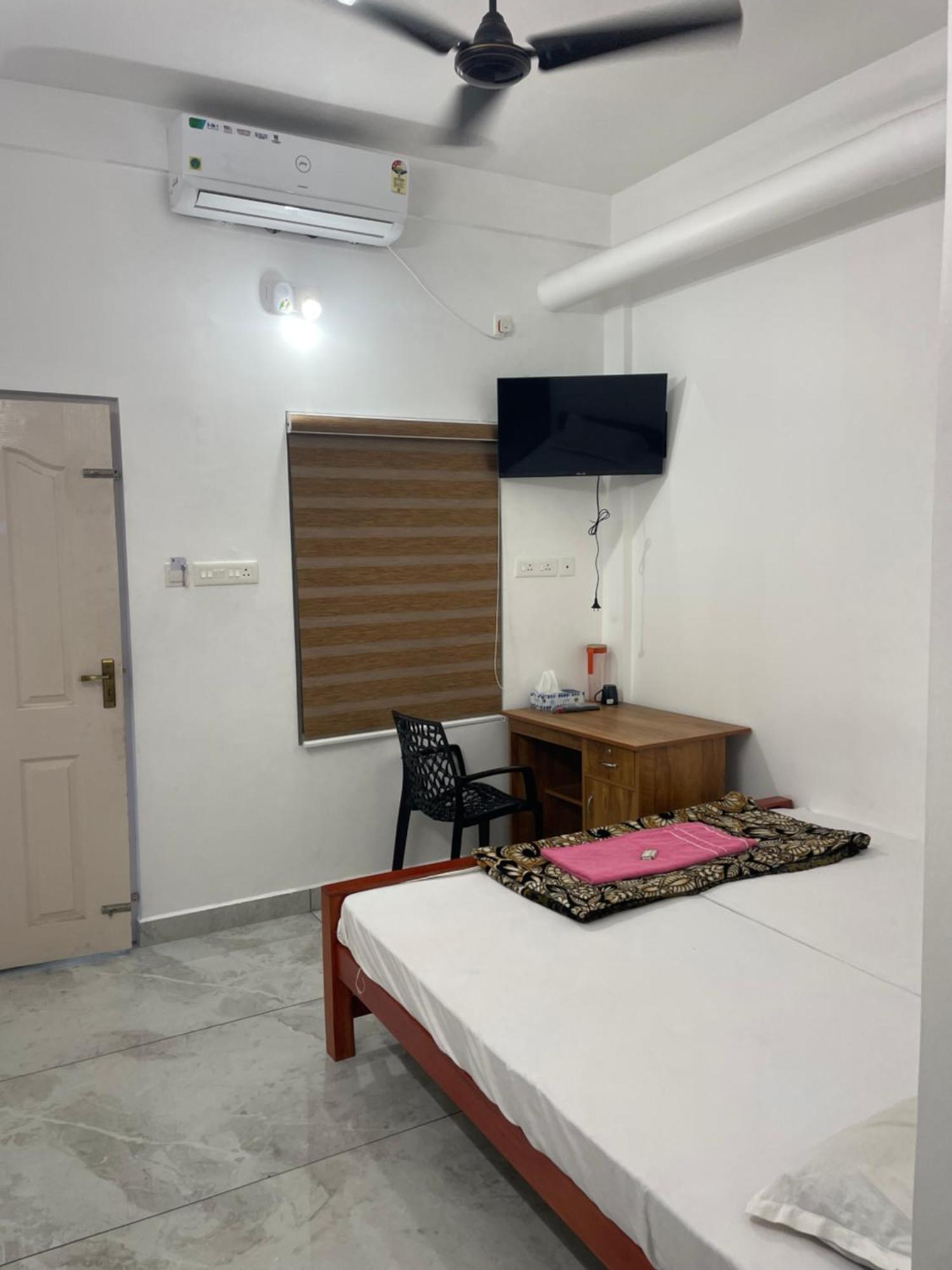 New Star Homes Kotamangalam Luaran gambar